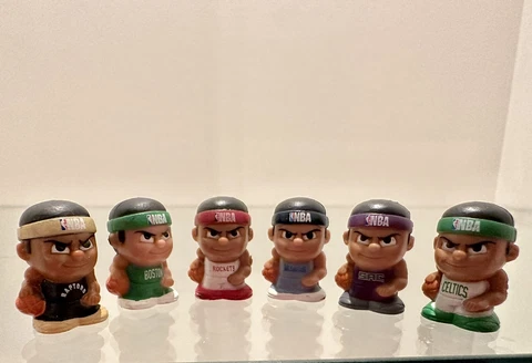 RARE 1" TALL NBA SERIES 1 TEENYMATES BASKETBALL FIGURE LOT of 6 Celtics Kings + Cover