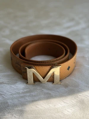 Cinturón de cuero marrón con logotipo de monograma MCM Foto 1 de 4