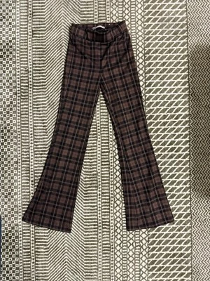 Marca SO, vintage, Y2K, talla XS. Pantalón de pierna estilo cuadros rosa y morado Foto 1 de 3