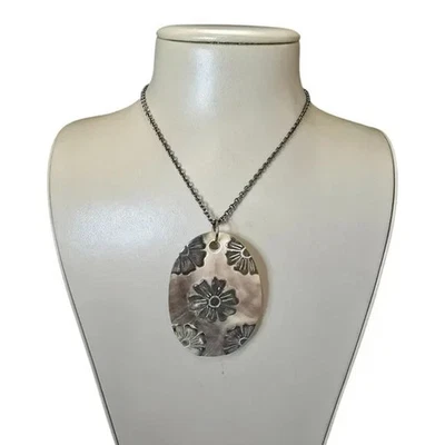 Women's Trendy Pendant Necklace Gunmetal Plated Resin Brown NWOT - Image 1 of 3