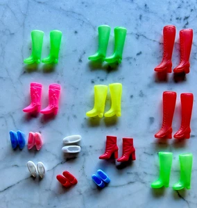 Konvolut Vintage Barbie Stiefel & Schuhe 14 Paar - Bild 1 von 4