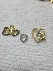 3 Broschen/Anstecknadeln in Herzform Markenlos siehe Bilder - Bild 1 von 6