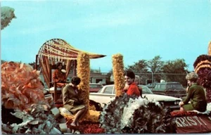 1960s MN Postcard Concordia College Homecoming Queen Attendants Moorhead Parade - Picture 1 of 2