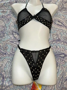 Leder Nieten Netz Peek a Boo BH und Tanga String Bikini Unterwäsche Set Neu mit Etikett - Bild 1 von 6
