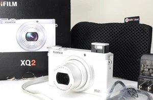 Fujifilm XQ2 [in Box] weiß Digitalkamera mit Tasche Ladegurt - Bild 1 von 9
