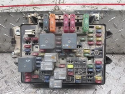 Fuse Box Engine Fits 00-02 SIERRA 1500 PICKUP 57131 - Image 1 of 4