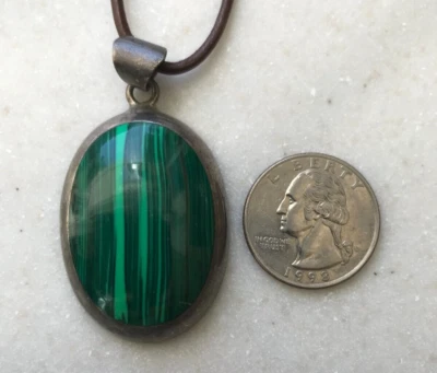 Colgante de malaquita ovalada grande vintage de plata de ley y Foto 1 de 3