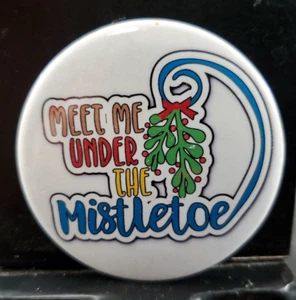 2¼" Pinback Pin Funny Humor Christmas Theme MEET ME UNDER THE MISTLETOE - Picture 1 of 2