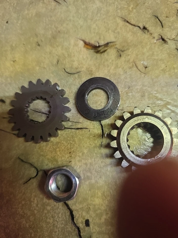 Honda CR80R CR80 CR80 CR80RB CR85R 2000 85-07 cigüeñal bomba primaria tuerca de engranaje de transmisión Foto 1 de 2