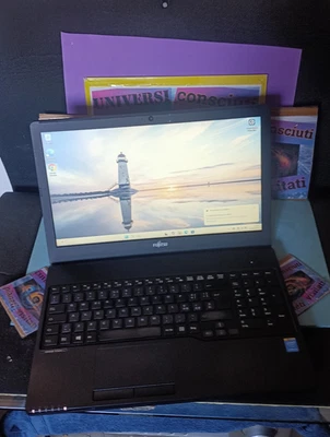 Fujitsu LifeBook A555 15,6" I3-4005u 2,5Ghz 8gb 128gb nvme windows 11 - Immagine 1 di 4
