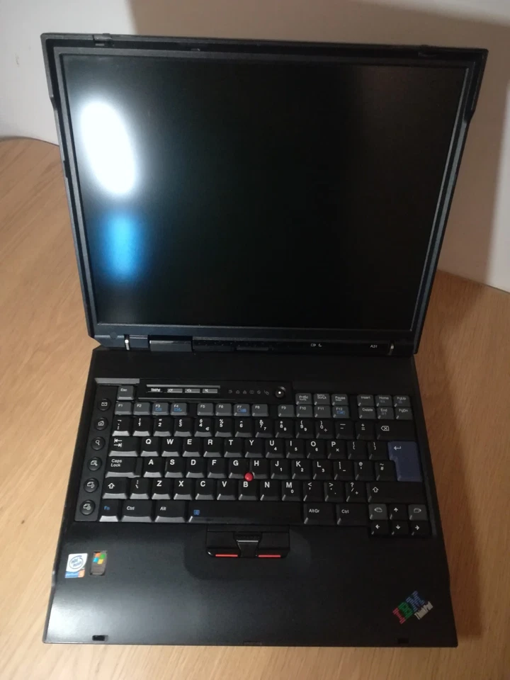 IBM ThinkPad A31 15" Pentium 4 2.00Ghz - Image 1 of 4