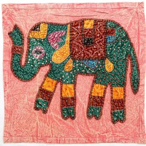 Federa copricuscino in cotone patchwork con applique ricamata in corallo chia... - Foto 1 di 4