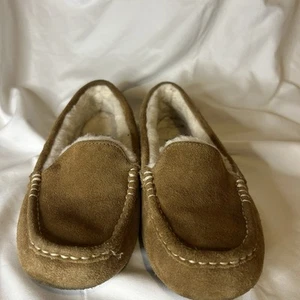 UGG Ansley 3312 Ladies Brown Shearling Lined Moccasins Slippers Shoes -Women's 8 - Picture 1 of 9