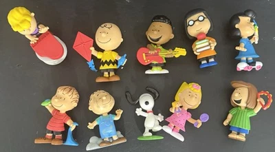 CONJUNTO COMPLETO COLECIONADOR DE BONECOS JUST PLAY PEANUTS 0f 10 - Imagem 1 de 4