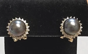 Pendientes de oro de 18k con perlas cultivadas y diamantes de 0,38 TCW - Imagen 1 de 5