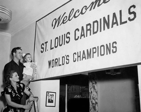 St Louis Cardinals STAN MUSIAL, Wife & Daughter Glossy 8x10 Photo Print Poster Cover