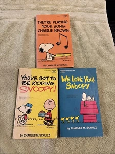 Lot of 3 Vintage Charlie Brown Peanuts Snoopy Fawcett Crest Books Free Shipping - Picture 1 of 8