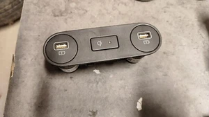 Hyundai Ioniq 5 gniazda portu ładowania USB 96125-GI000 - Zdjęcie 1 z 4