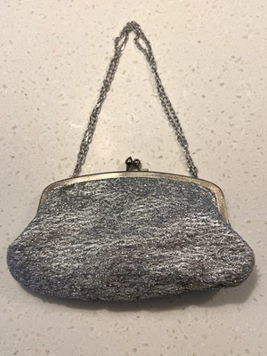 BOLSO CLUTCH DE NOCHE COJO PLATEADO VINTAGE asa de cadena años 50 60 fiesta de cóctel Foto 1 de 4