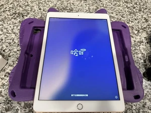 Apple iPad 8th Gen 2020, 10.2-inch, 128GB, WIFI + Unlocked All Carriers - Gold - Photo 1 sur 2