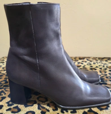 Nine West Women's Brown Leather Ankle Boots Short Side Zip Size 8 M Brazil - Image 1 of 4