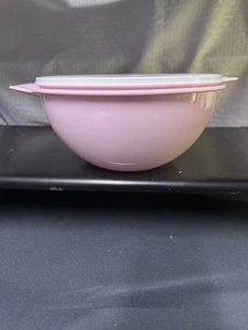 NEW TUPPERWARE Thatsa Bowl Pink w/handle & Airtight Seal~12 cup size~BPA Free - Picture 1 of 4