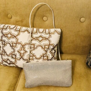 Ivory, beige metal mesh, handbag, 19” shoulder to bag strap, L-6”W-12”D-1” - Picture 1 of 7