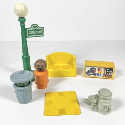 Lote de sofá vintage Little People Seame Street Oscar Gordon TV gato letrero Foto 1 de 4