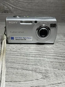 Sony Cyber-shot DSC-S40 4.1 MP Digital Camera Carl Zeiss 3x Zoom Lens READ - Picture 1 of 4