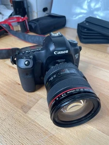 Canon EOS 5D Mark III + obiettivo 24-105 mm f/4 L IS USM - kit reflex full frame perfetto - Foto 1 di 19