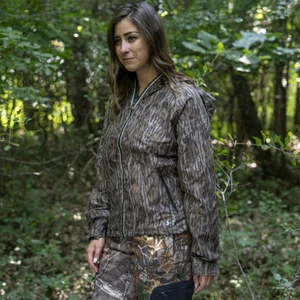Under Armour Women's Storm Printed LT-WT Hooded Jacket Mossy Oak MED.NWT $149.99 - Picture 1 of 2