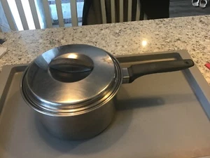 Vintage EKCO Feuerstein Edelstahl Strahlungshitze Kern 3 Quart Soßenpfanne mit Deckel MANGEL - Bild 1 von 6