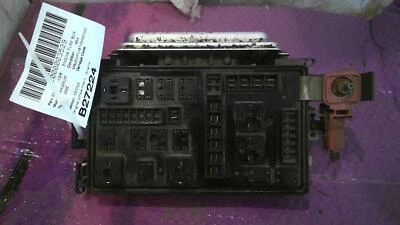 Caja de fusibles motor Dodge Magnum 05 P05026021Aa Foto 1 de 4