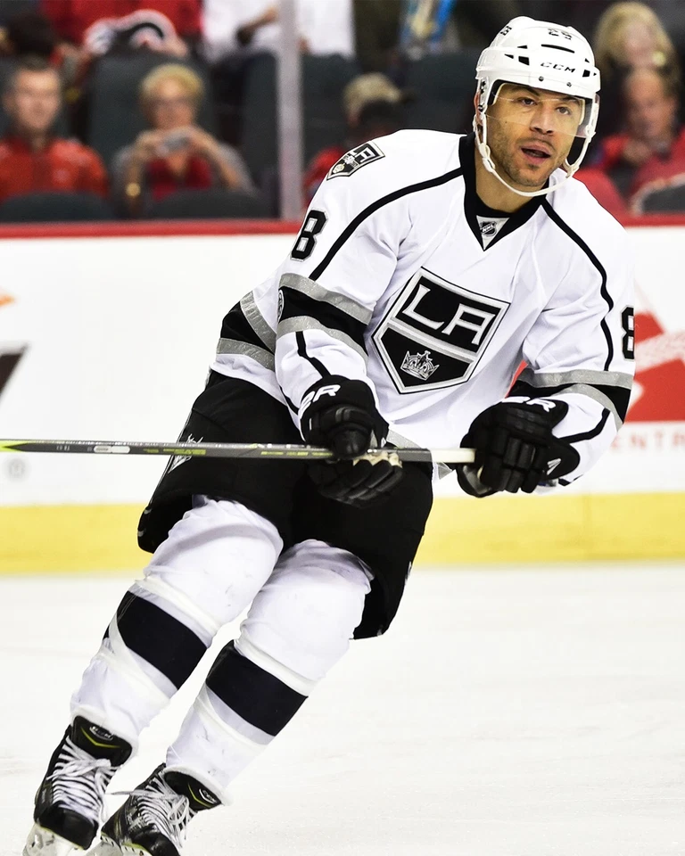 Foto de hockey Jarome Iginla patinaje medio juego Los Angeles Kings 8x10 NHL Foto 1 de 1