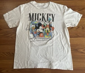 Camiseta Blanca Personajes Clásicos Disney Para Hombres Mickey Mouse y Amigos Talla L - Imagen 1 de 6
