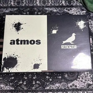Atoms x Staple 100% & 400% Bearbrick Medicom giocattolo BE@RBRICK nuovo - Foto 1 di 6