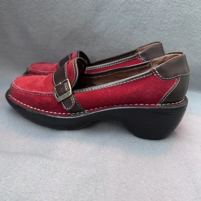 Zapatos St Johns Bay para mujer talla 6,5 rojo gamuza mocasines hebilla de cuña 024-2261 Foto 1 de 4