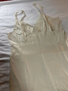 Vintage Beige Slip Nylon Lace Size 38 Silky Sexy Feminine - Picture 1 of 9