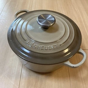 LE CREUSET Cocotte Ronde 20 Lino - Foto 1 di 12