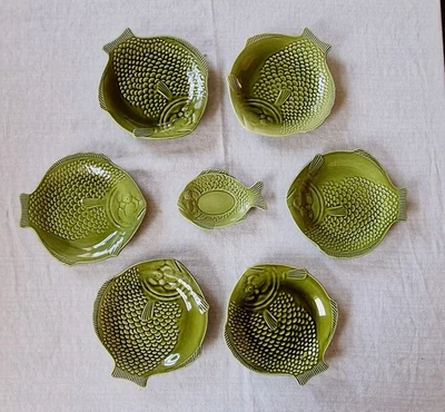 Spectacular Full Set Of 6 Olive Green Staffordshire Fish Dinner Plates + 1 Small - Image 1 of 4