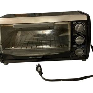 Black and Decker TRO49B Type 1 4-slice 1200 watt Toaster Oven Baking Broiling - Picture 1 of 7