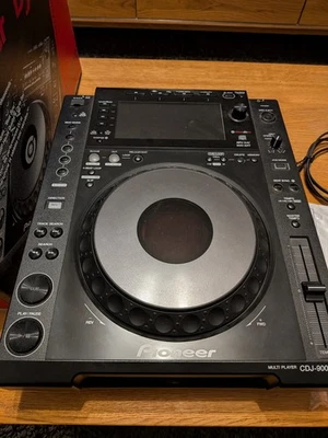 Pioneer CDJ-900NXS Digitaler Profi-DJ-Player - Schwarz - Bild 1 von 3