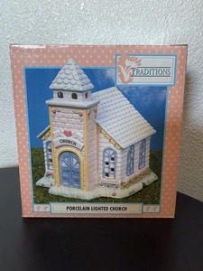 Decoración de iglesia iluminada de porcelana The Traditions Collection de Wang's International - Imagen 1 de 9