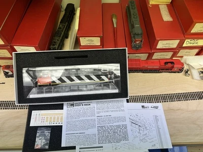 Rapido Prime Movers Canadian National Dash 8-40CM Stripes Scheme Unnumbered NOS - Image 1 of 2