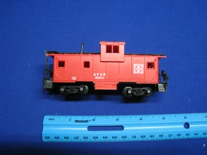 HO Scale Roco ATSF Wide Vision Caboose - Freight Train - Picture 1 of 4