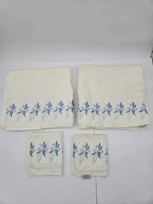 Juego de toallas y paños de lujo para después del baño de colección blanco azul bordado encaje floral  Foto 1 de 4