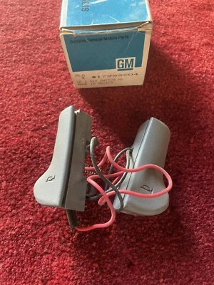 Nuevo de Lote Antiguo GM 87-93 Pontiac Firebird Grand Prix Bonneville Botones de Bocina 17989204 Foto 1 de 4