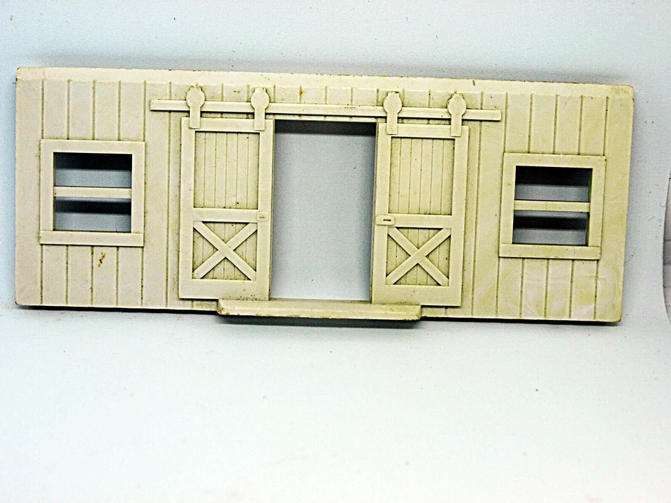 Plasticville Barn White Side Piece O-S Scale - Image 1 of 1