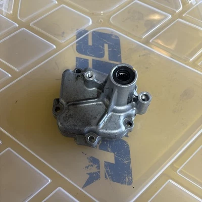 Крышка переключателя передач двигателя 2015 Suzuki Hayabusa GSX1300R - Изображение 1 из 4