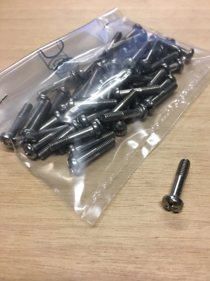 VITE INOX M4x18 TESTA CILINDRICA BOMBATA IMPRONTE PH2 TAGLIO FD5,5   PZ.50 - Immagine 1 di 1